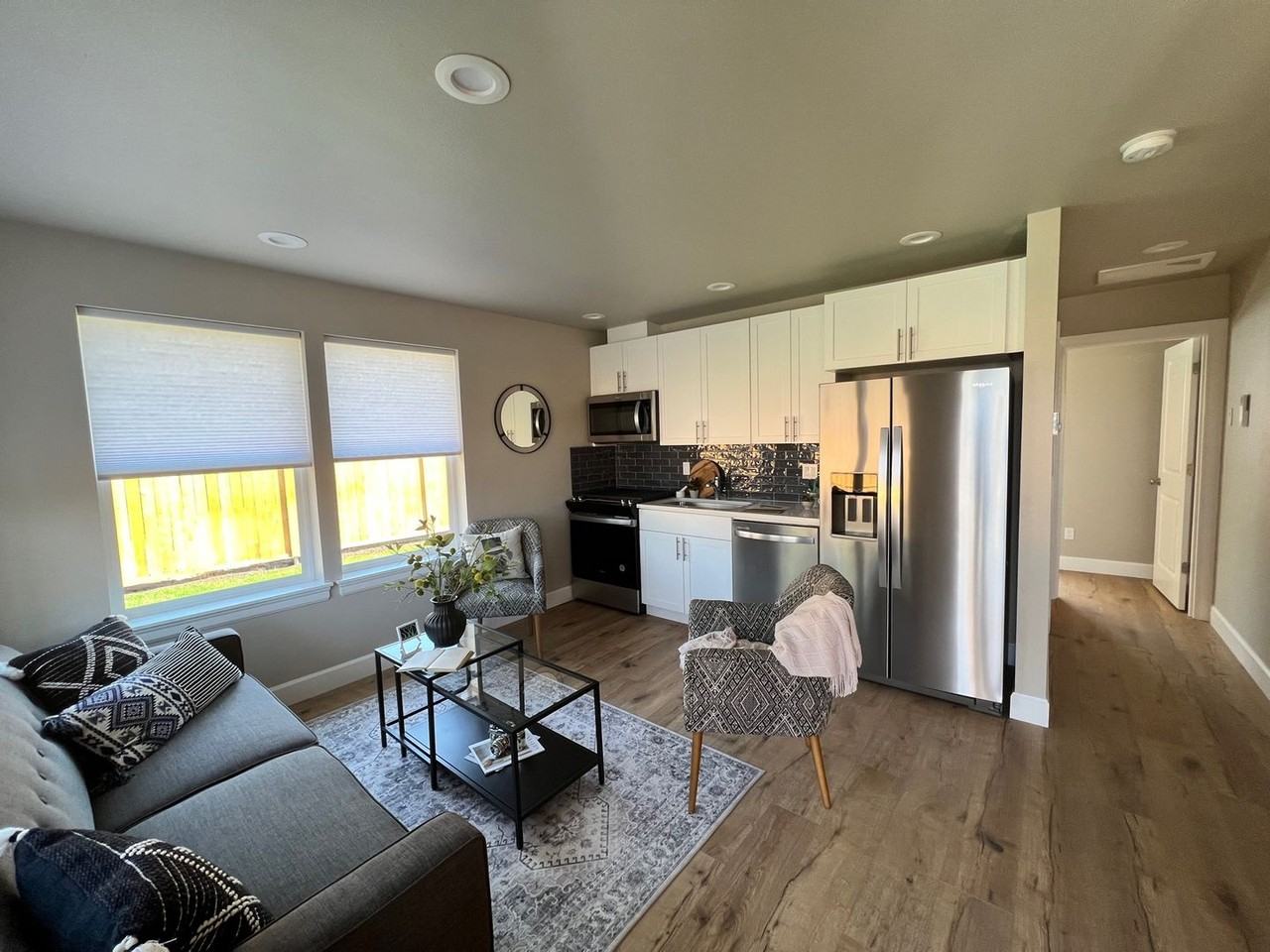 210 Sw 17th St - Photo 2 of 6