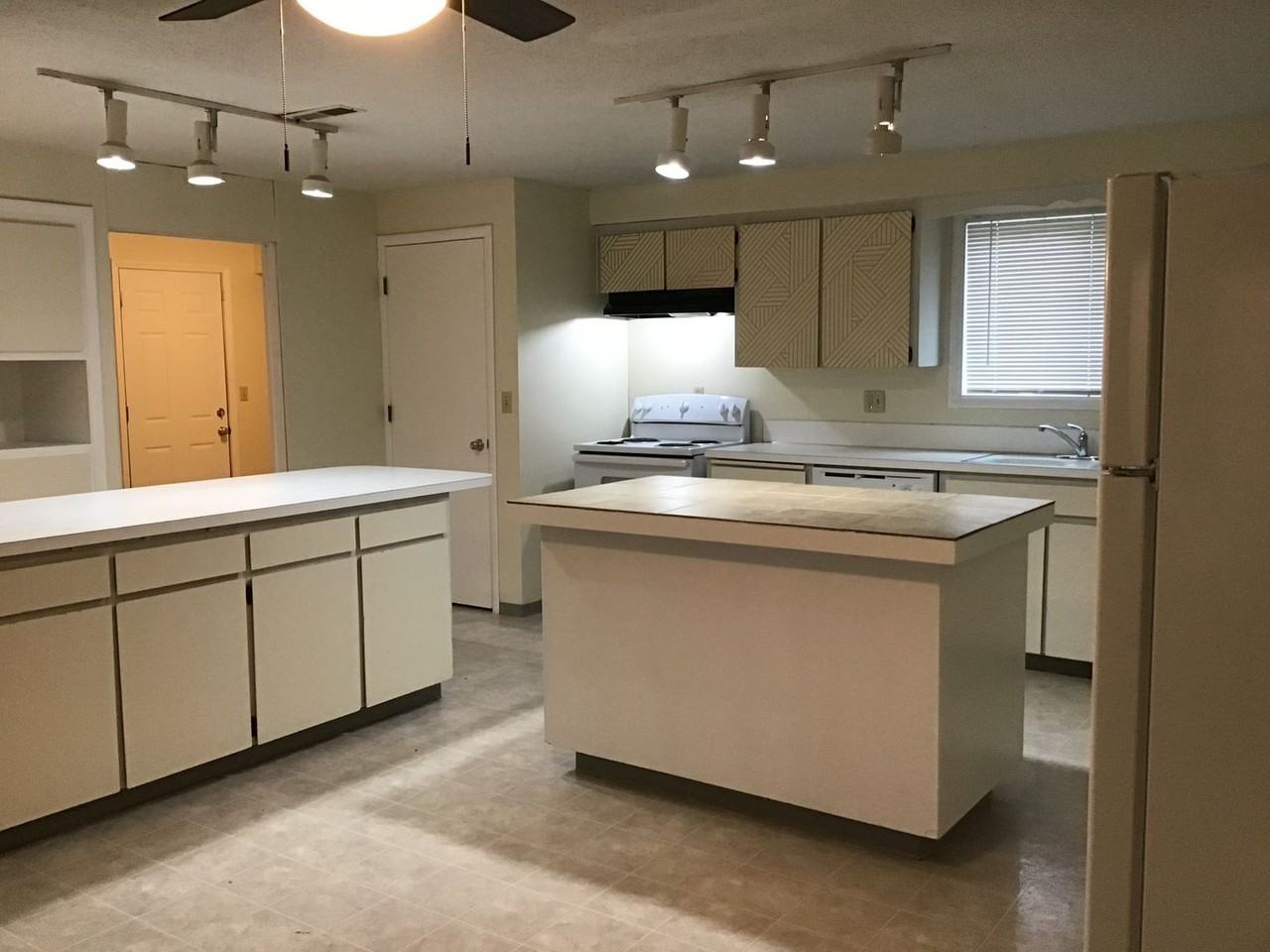 Beverly Ann Apartments - Photo 5 of 37