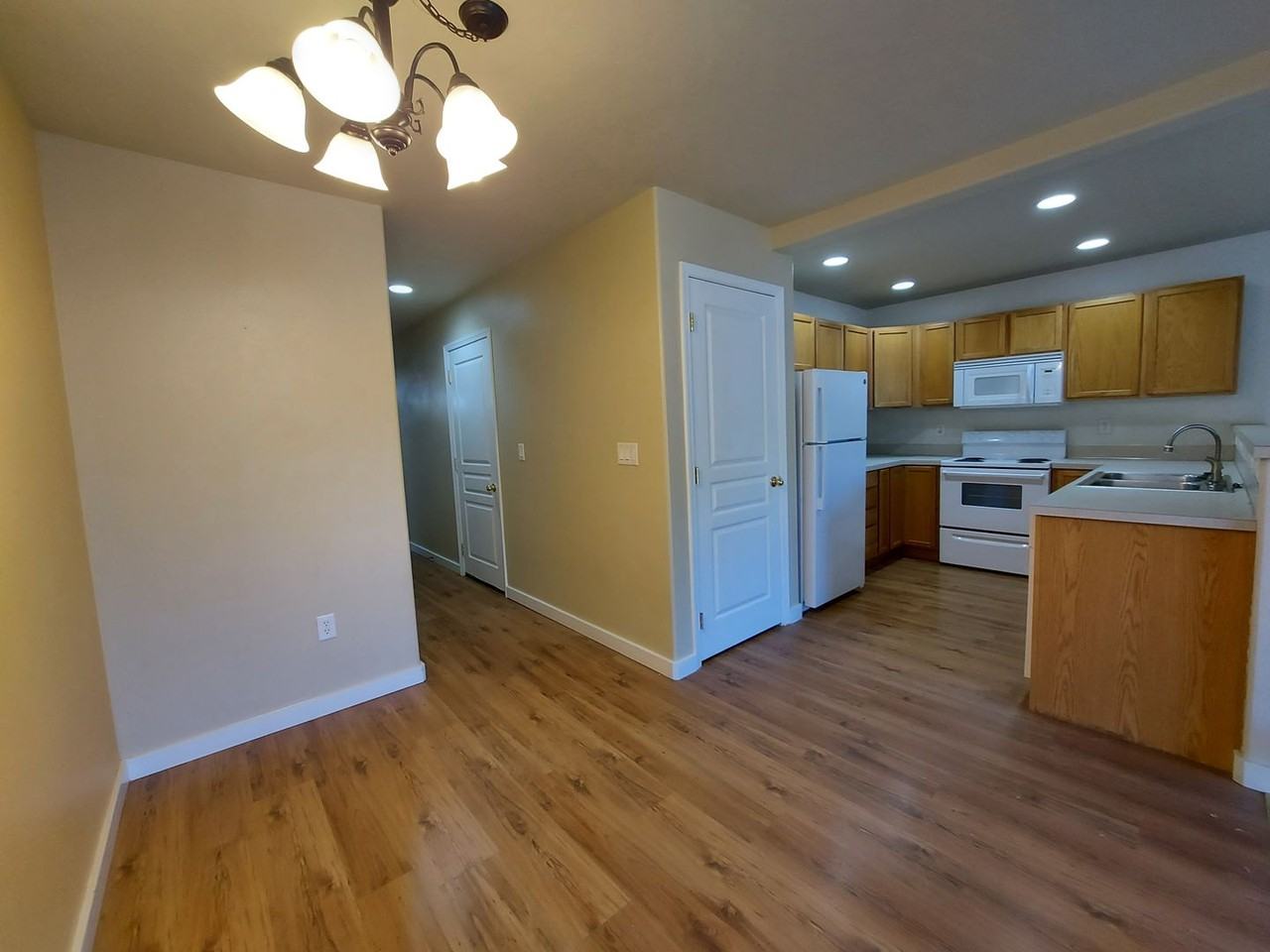 1291 Sw 12th St - Photo 4 of 17