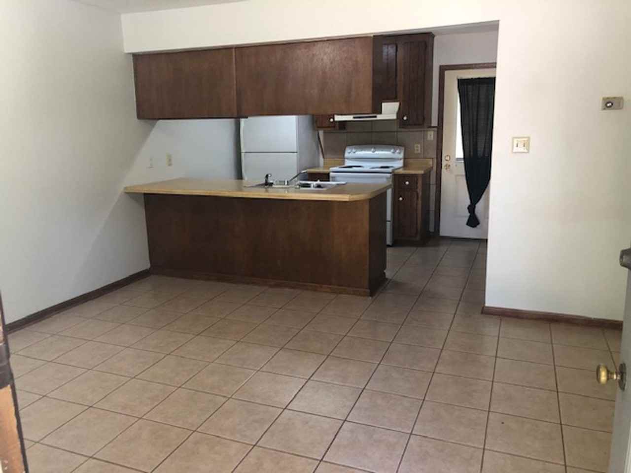 118 Briarwood Cir - Photo 3 of 6