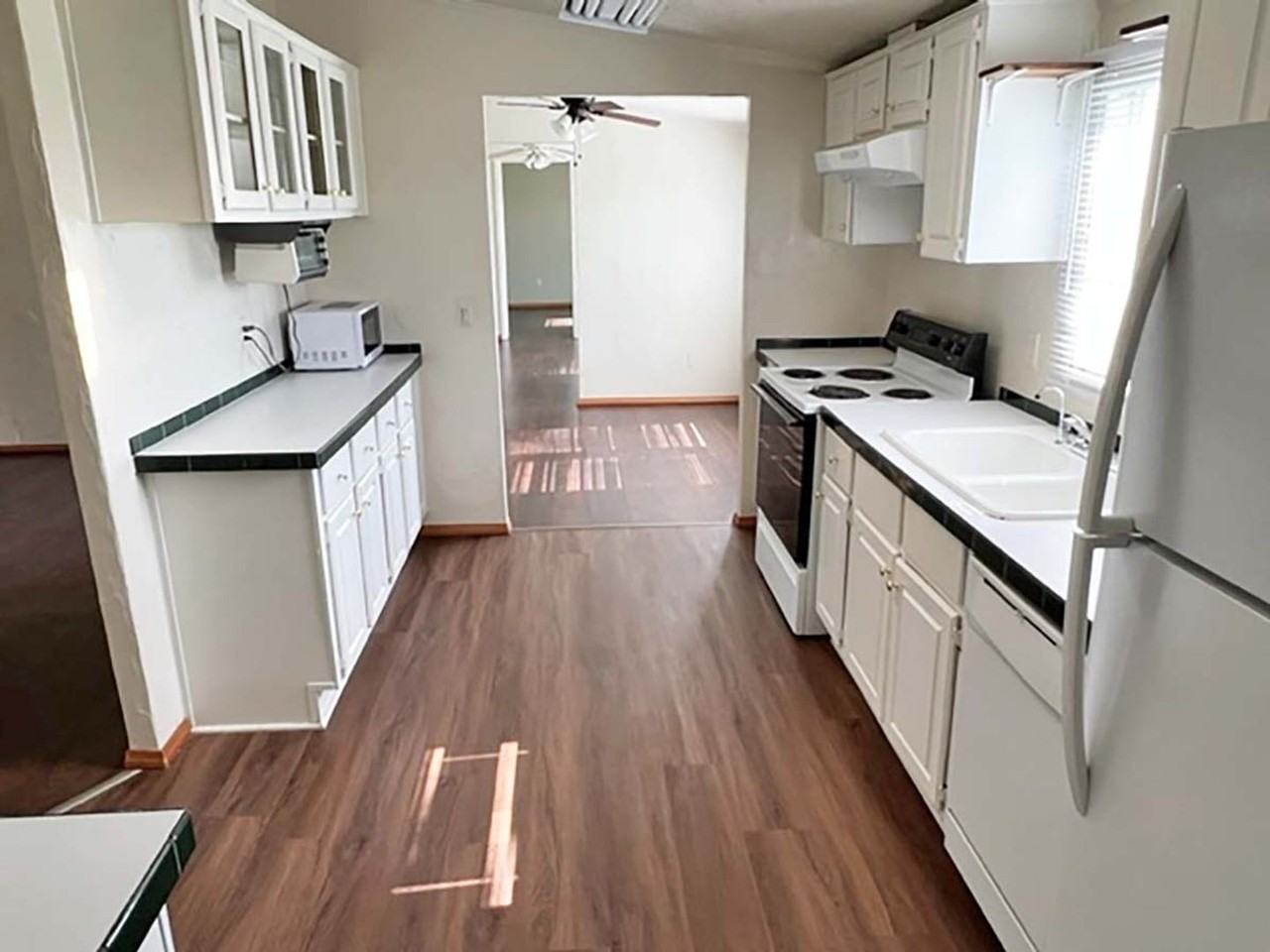 1307 Speedway Dr - Photo 2 of 27