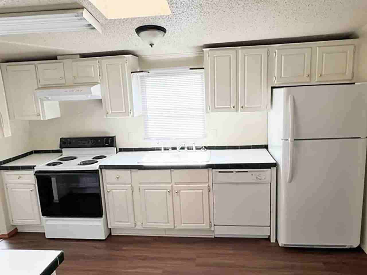 1307 Speedway Dr - Photo 3 of 27