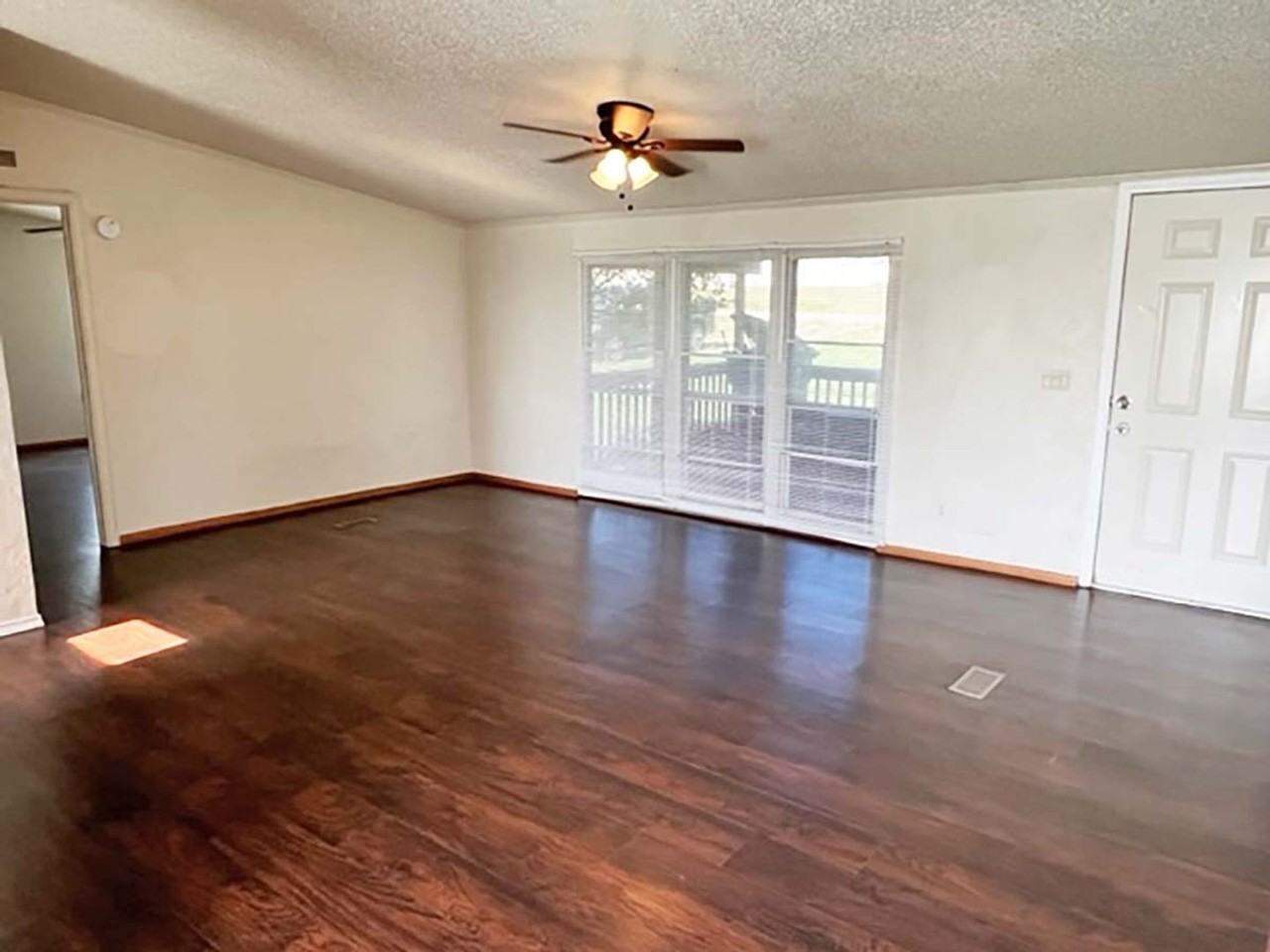 1307 Speedway Dr - Photo 4 of 27