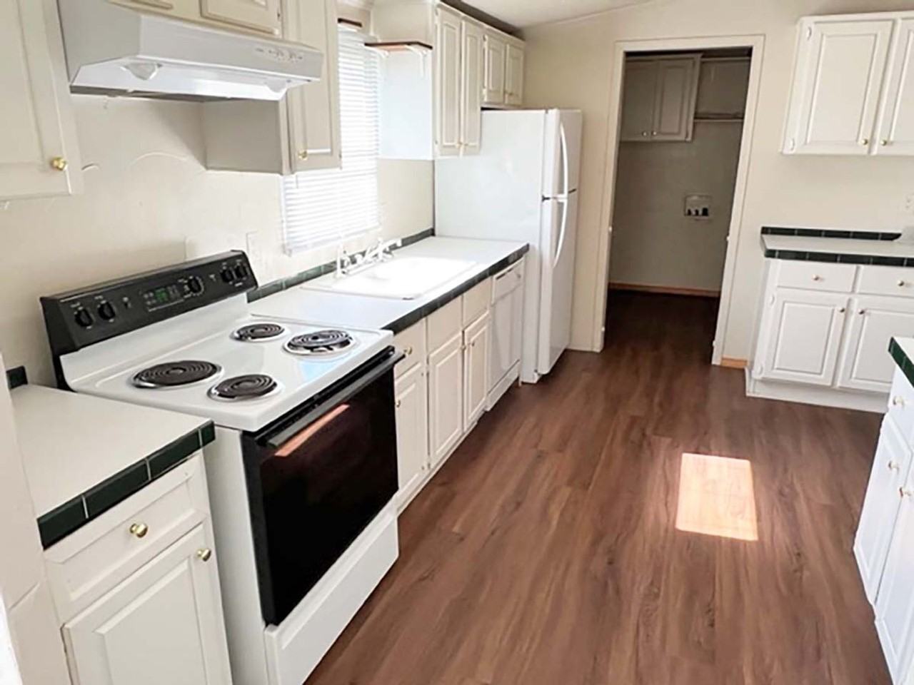 1307 Speedway Dr - Photo 6 of 27