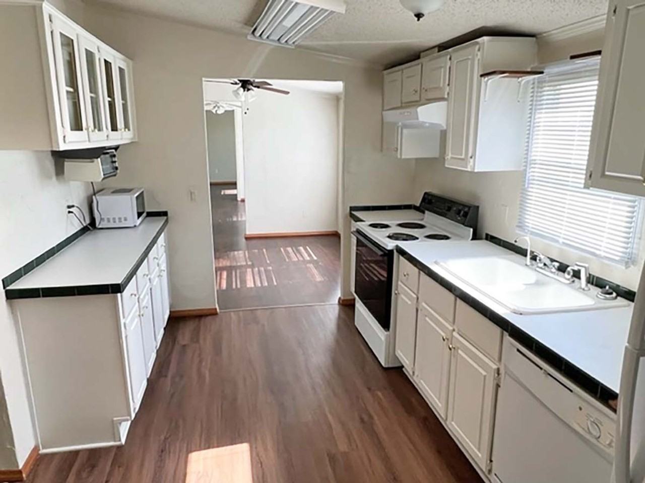 1307 Speedway Dr - Photo 7 of 27
