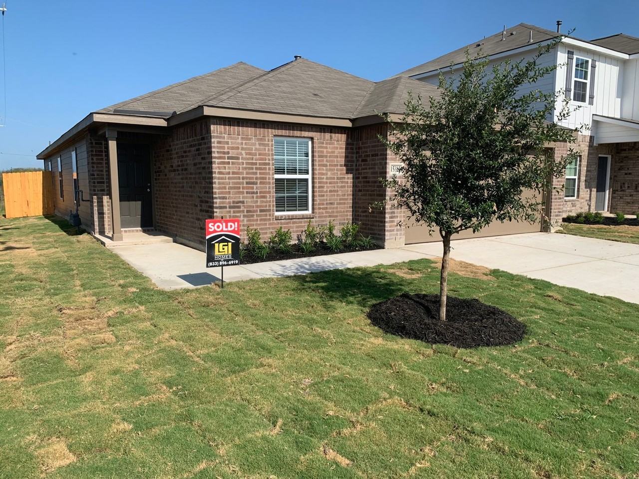 15315 Harbor Lndg - Photo 3 of 29