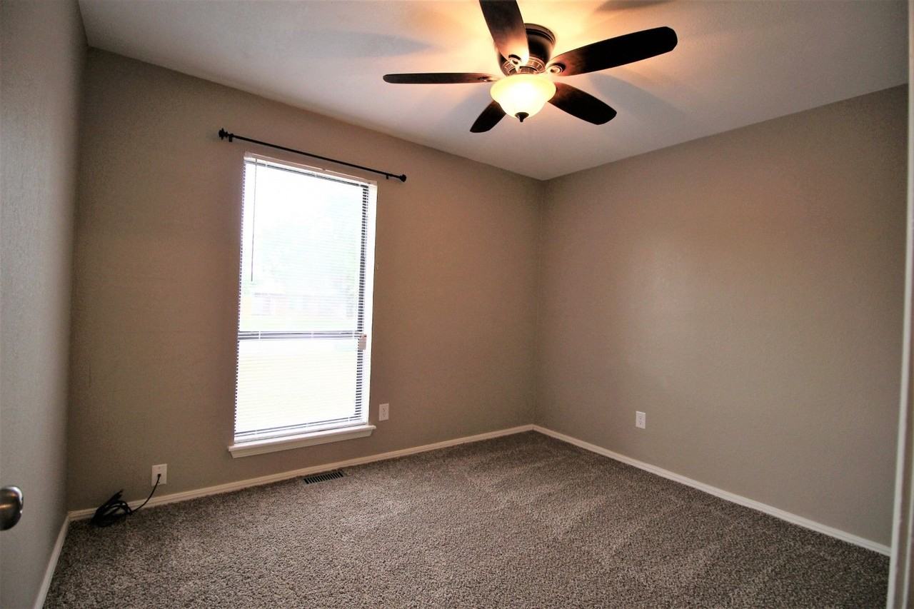 1315 W Gemini Rd - Photo 3 of 11