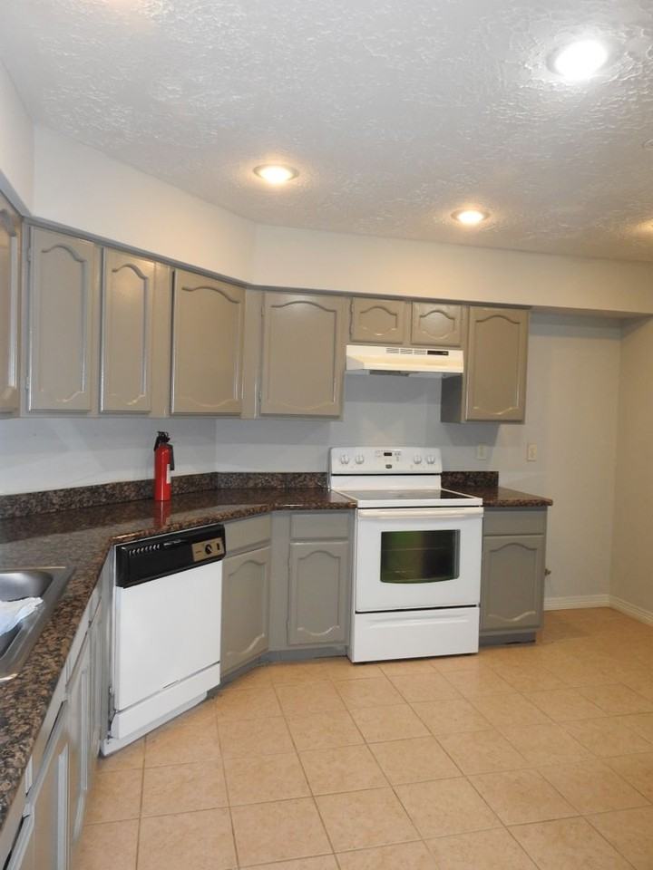 19902 Bishops Gate Ln - Photo 4 of 15