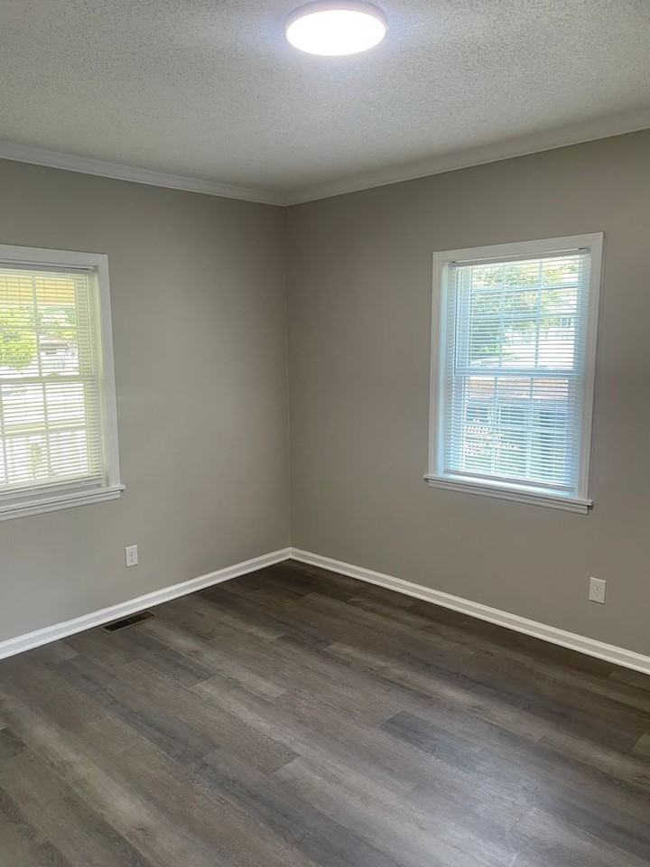 1014 Cayuga St - Photo 3 of 9