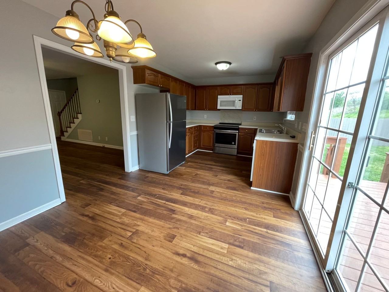 1040 Blairfield Dr - Photo 3 of 14