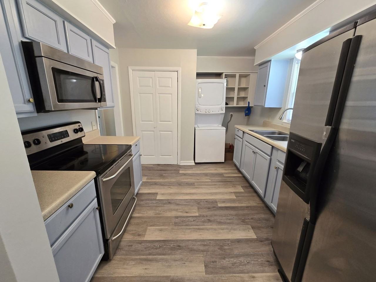 833 Greenway Rd - Photo 4 of 18