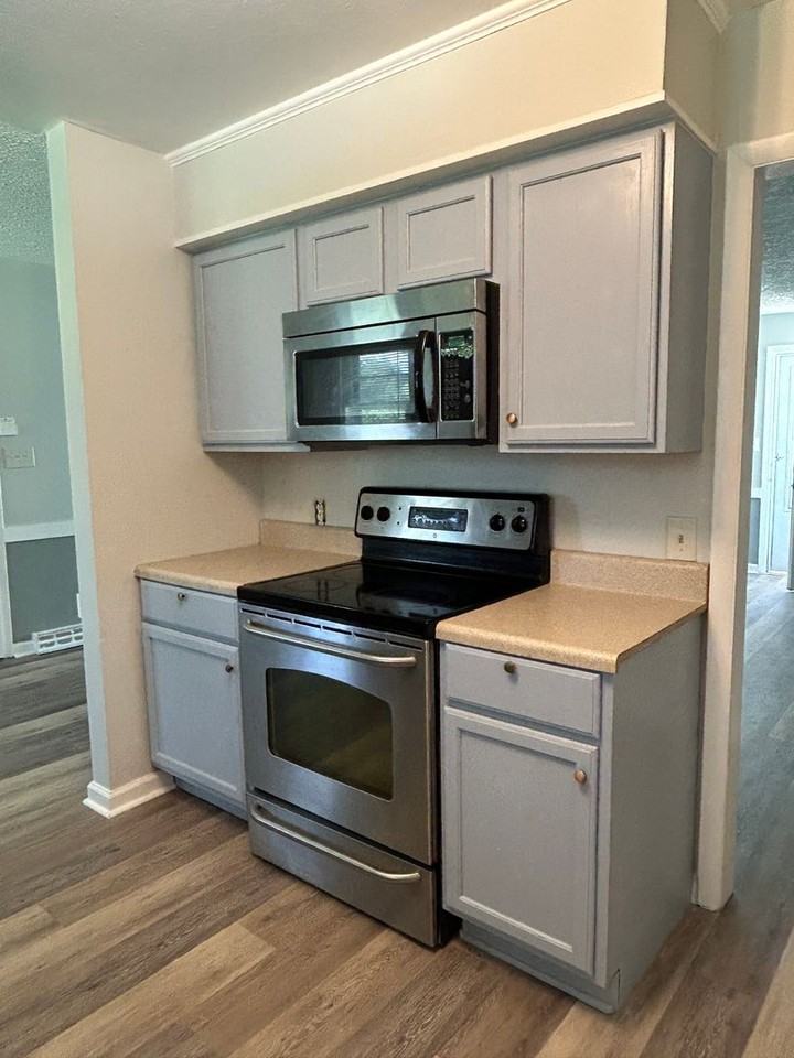 833 Greenway Rd - Photo 6 of 18