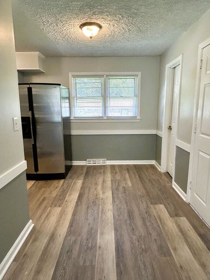 833 Greenway Rd - Photo 7 of 18