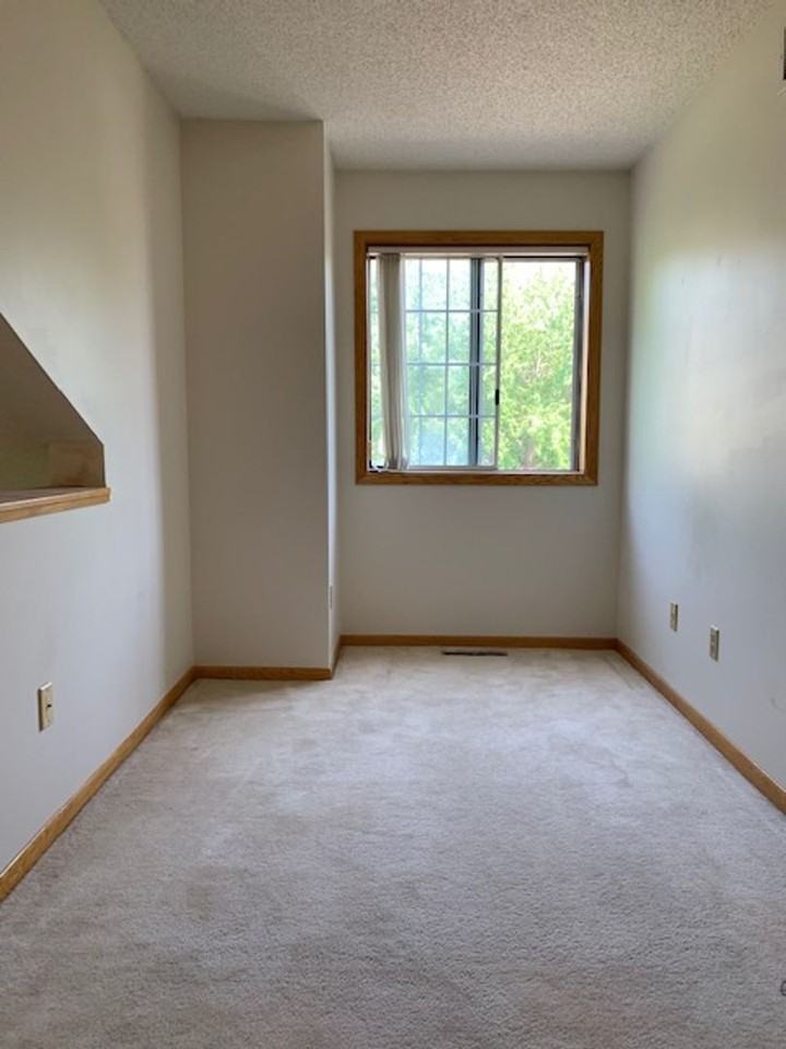 10900 Oregon Ave S - Photo 4 of 10