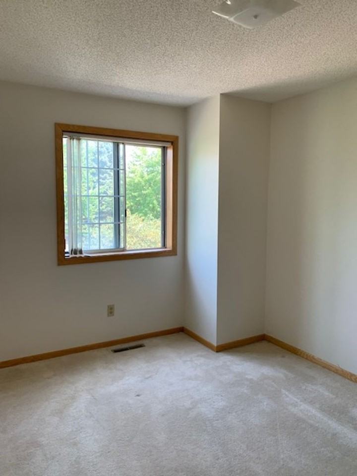 10900 Oregon Ave S - Photo 5 of 10