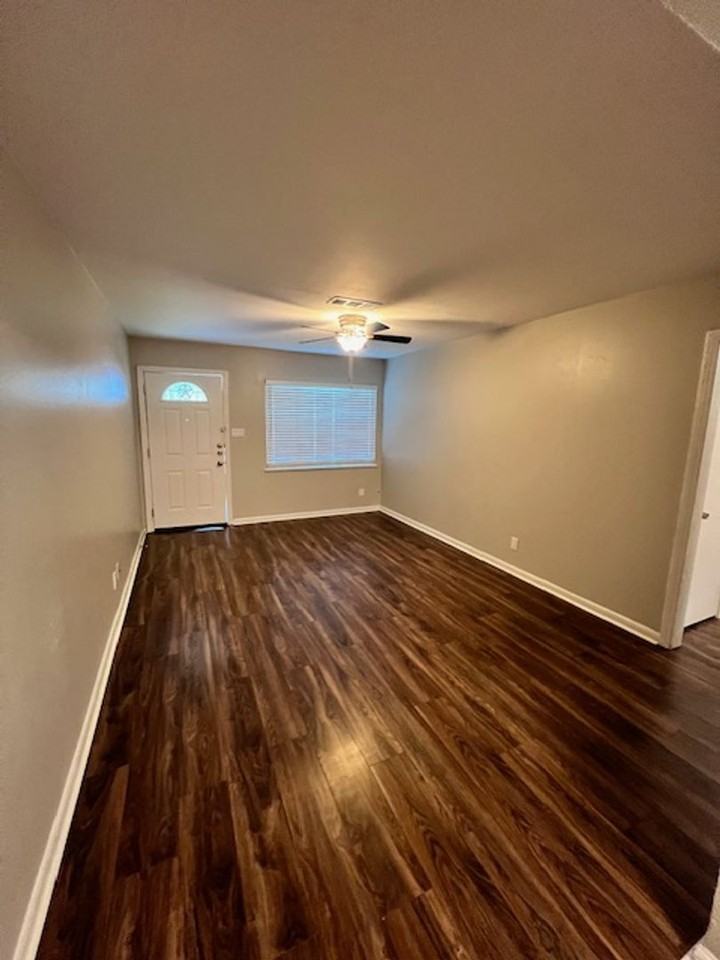 6302 Chesterfield Ave - Photo 5 of 24