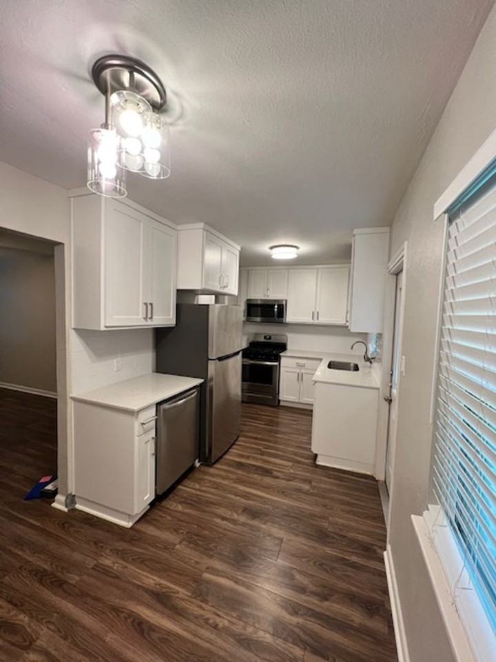 6302 Chesterfield Ave - Photo 6 of 24