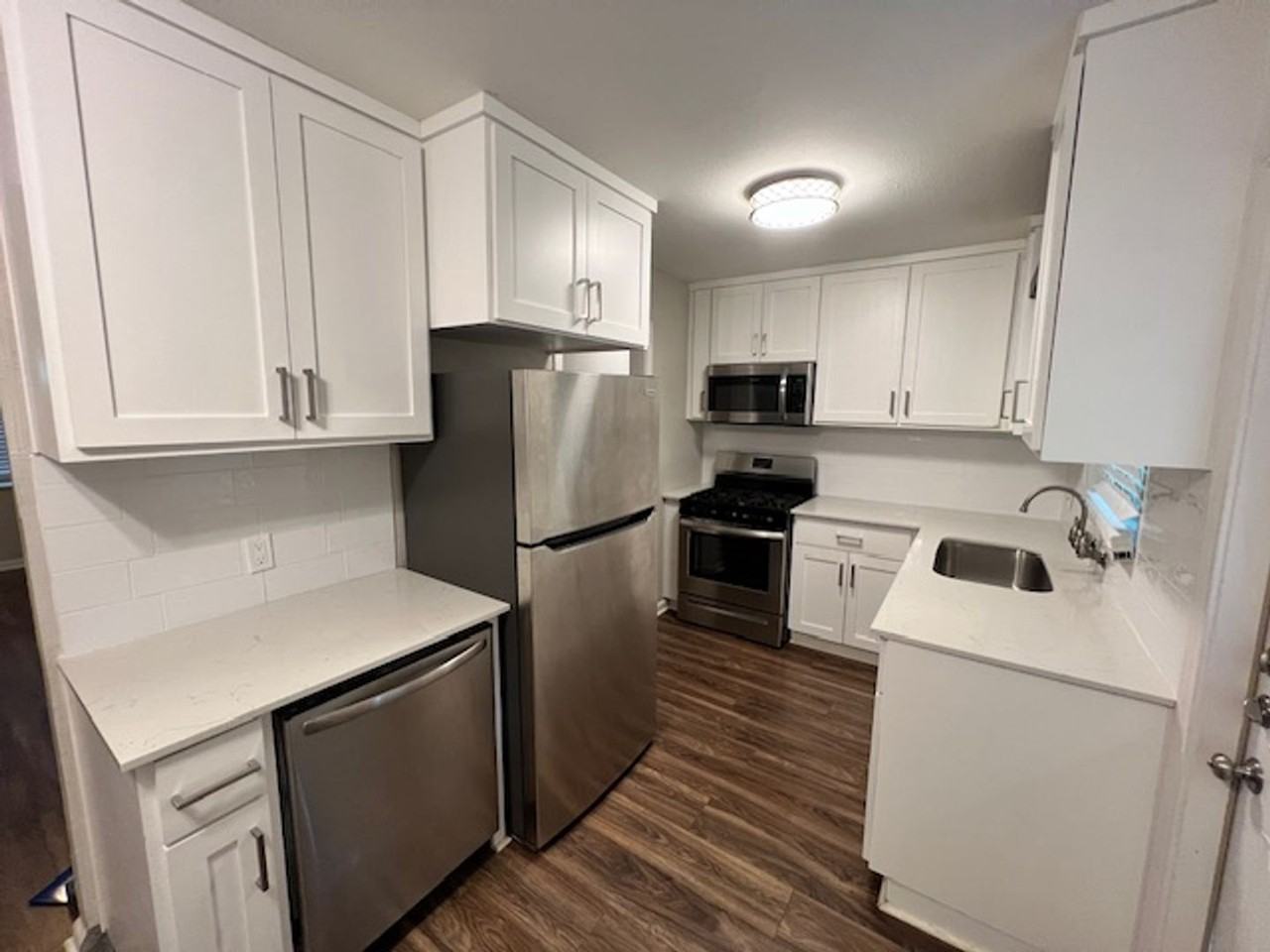 6302 Chesterfield Ave - Photo 7 of 24