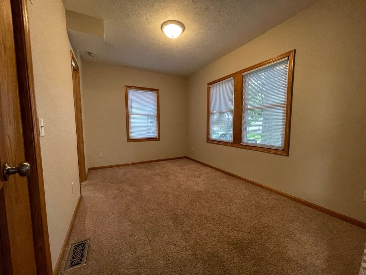 3020 Starr St - Photo 5 of 19