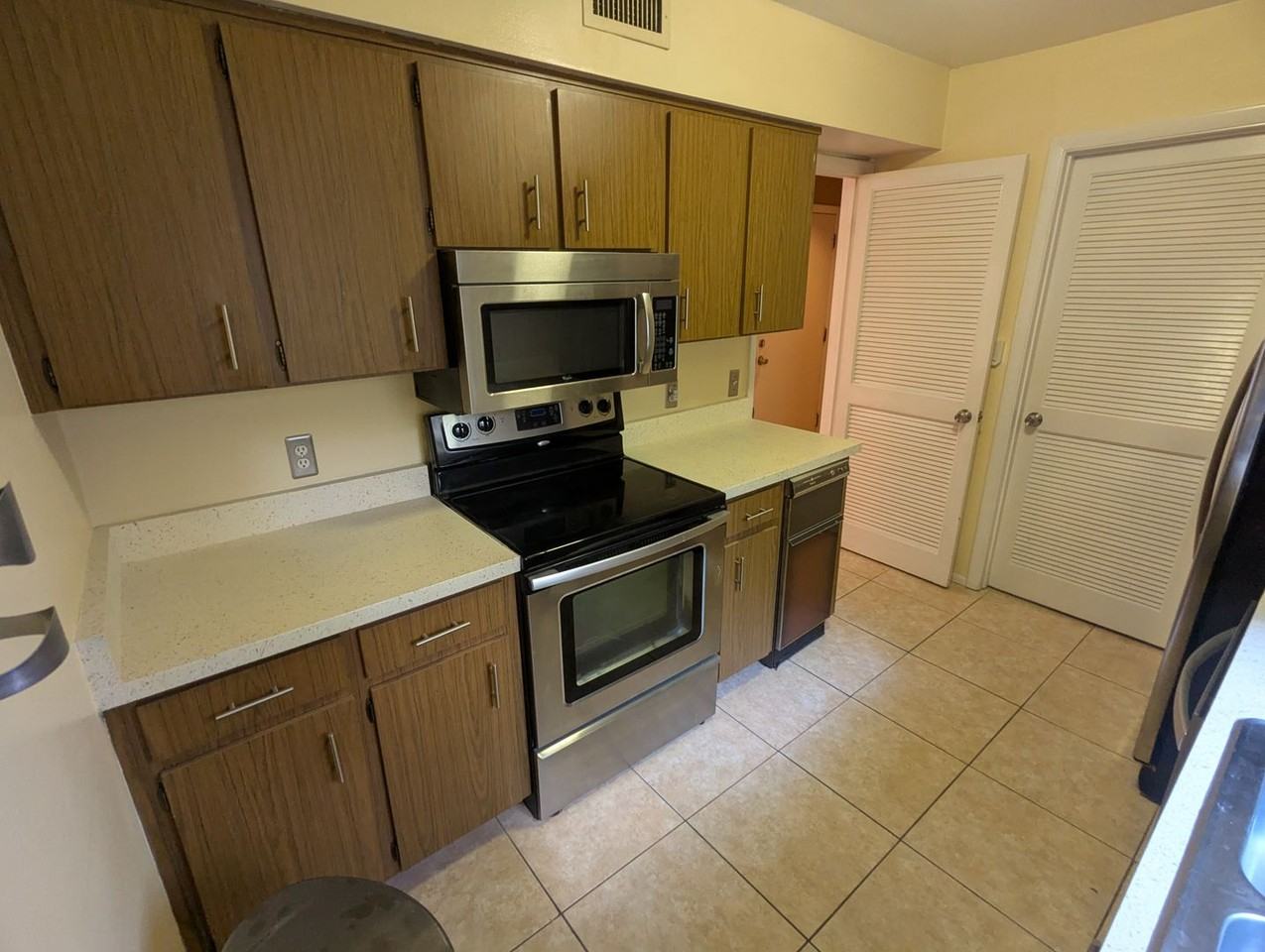 223 Crown Oaks Way - Photo 3 of 28