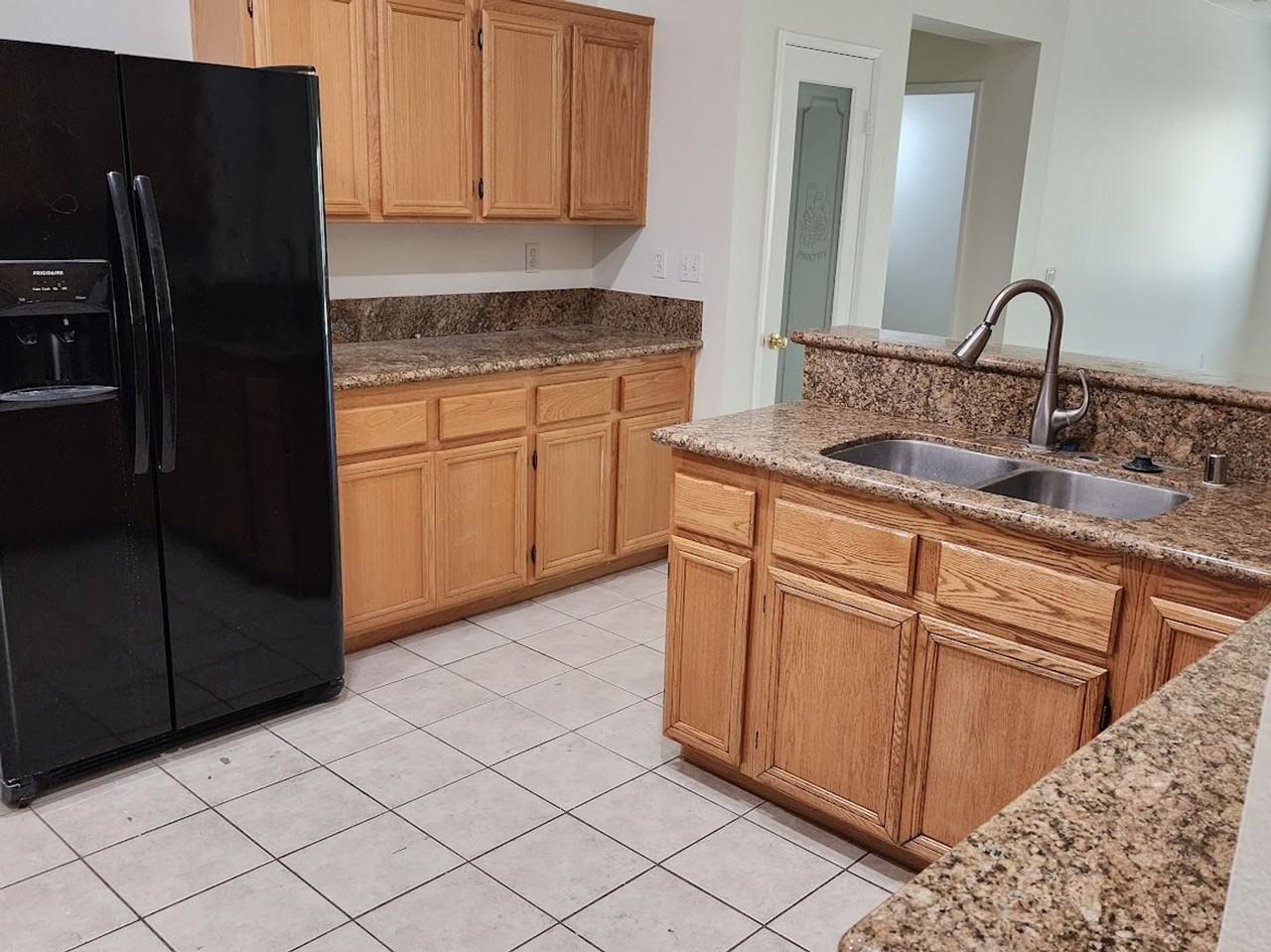 42602 Camelot Rd - Photo 3 of 6