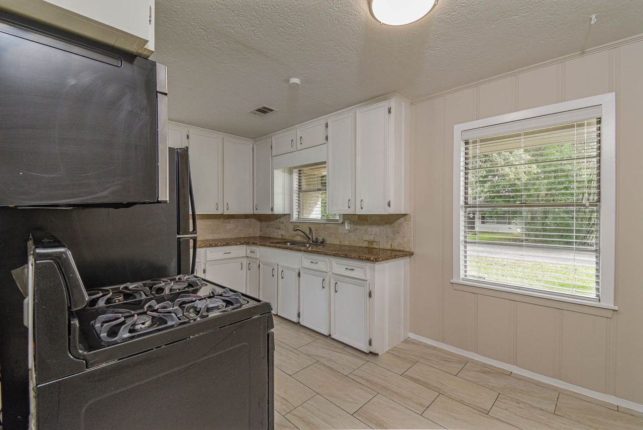 1509 N San Jacinto St - Photo 7 of 23