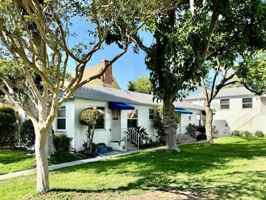 featured image of 222 N Screenland Dr
