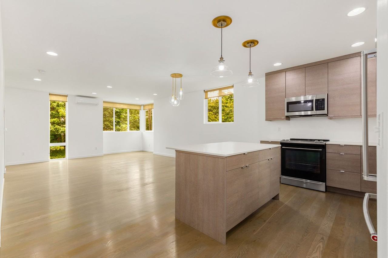 2301 23rd Ave W - Photo 3 of 16