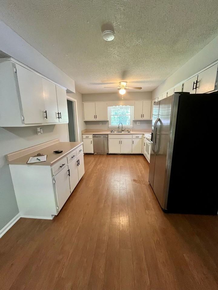 214 Hillside Dr - Photo 2 of 17