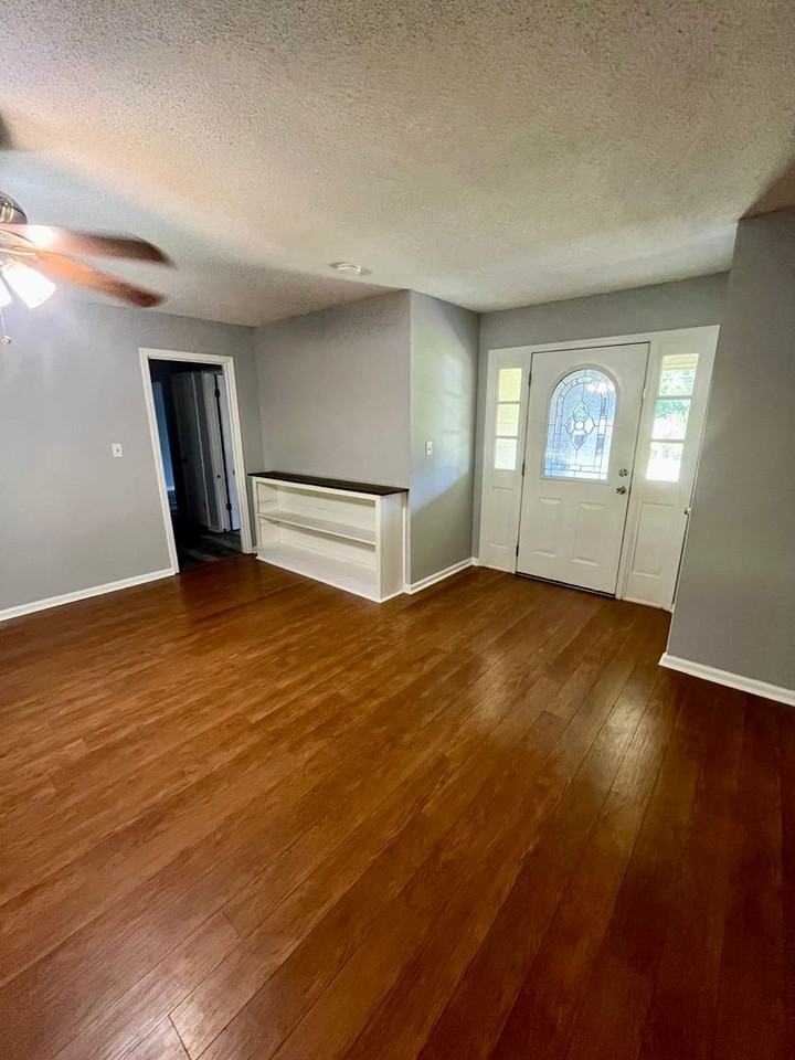 214 Hillside Dr - Photo 3 of 17