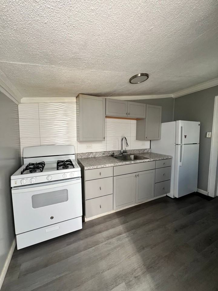 1264 Muhlenberg St - Photo 2 of 16