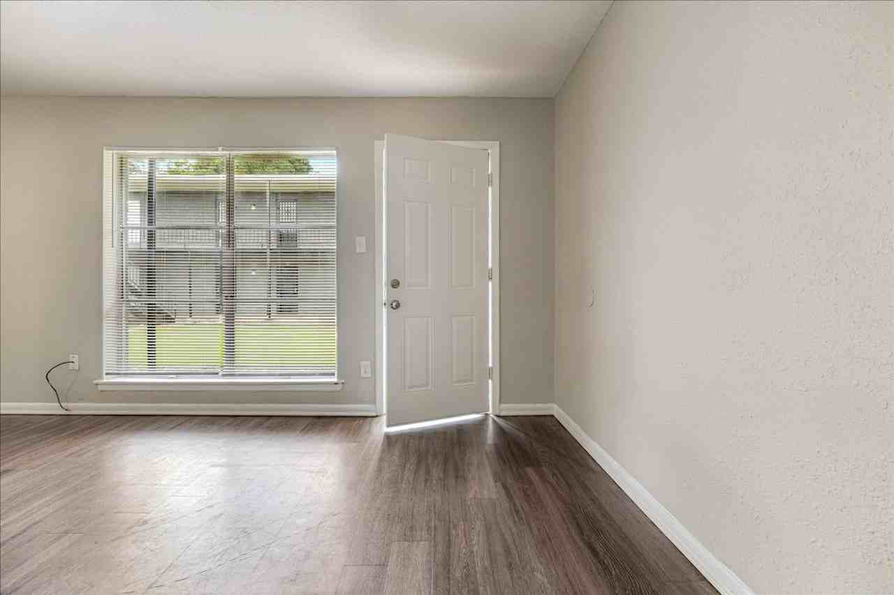 Macon Crossing Apartments - Photo 2 of 49