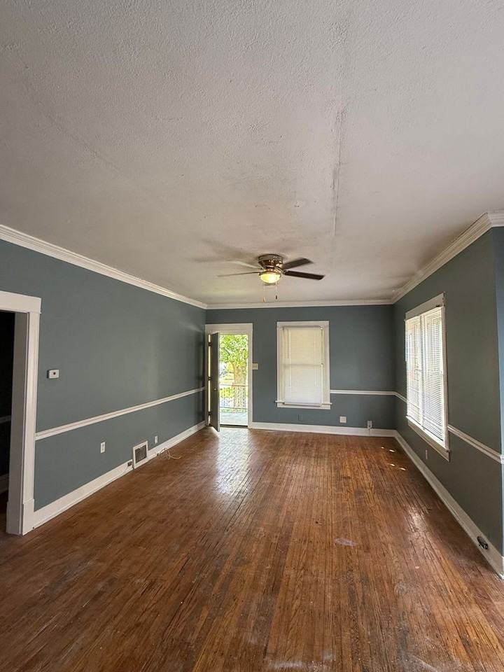 2241 Yale Blvd - Photo 2 of 5