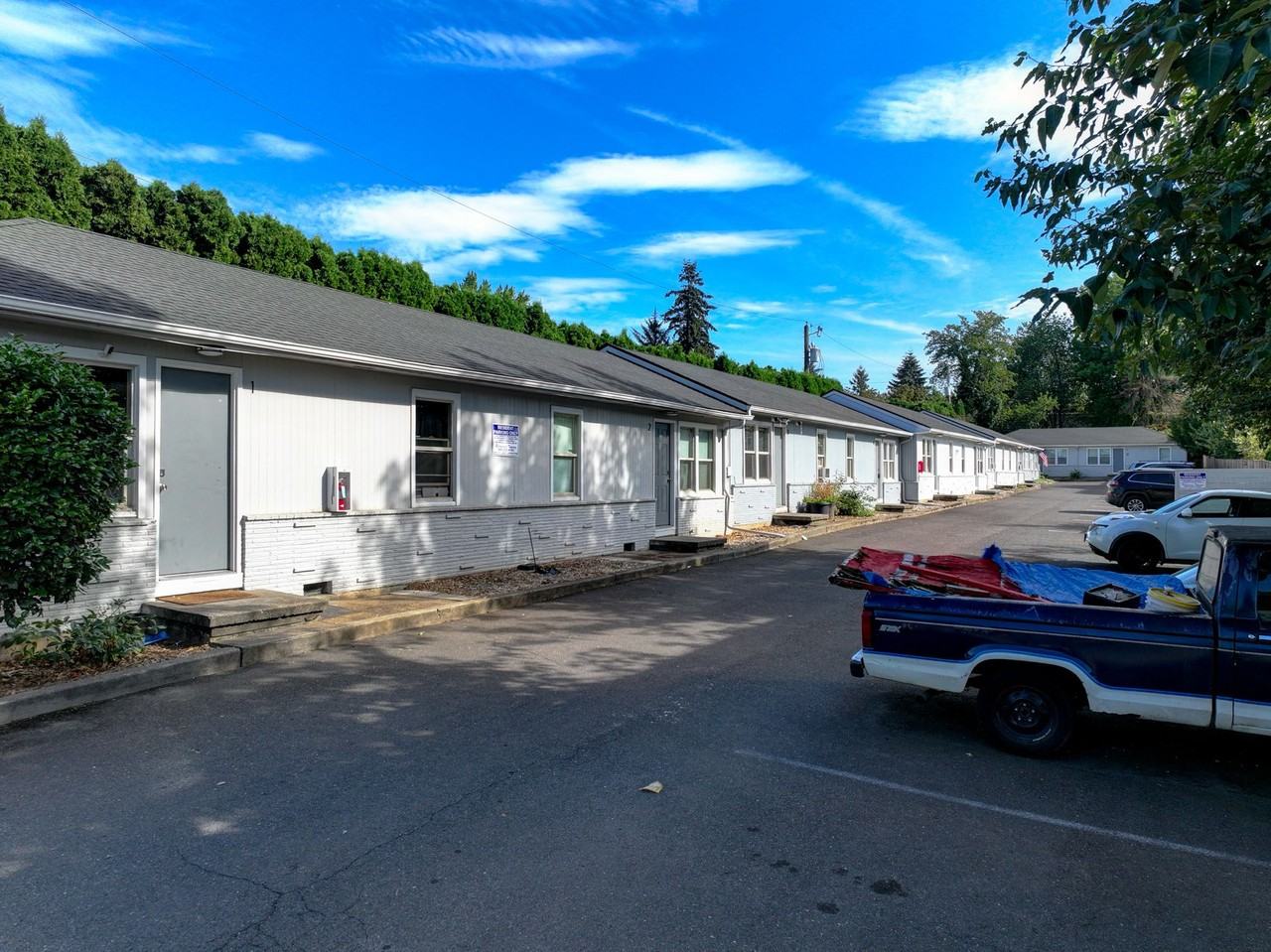 Berna Court - Photo 3 of 30