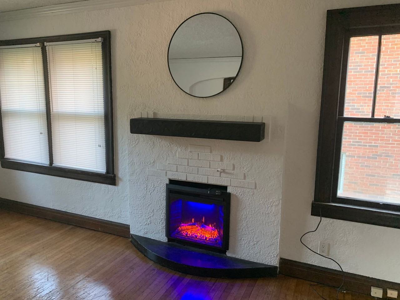 402 S Eagleson Ave - Photo 3 of 11