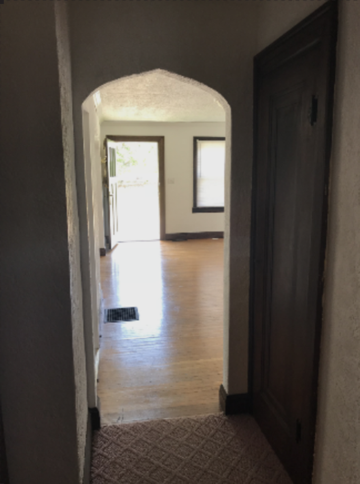 402 S Eagleson Ave - Photo 4 of 11