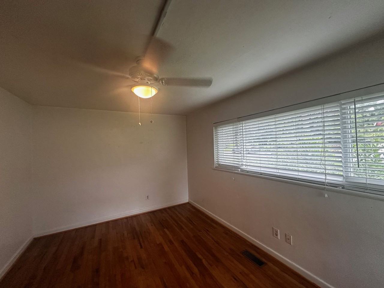 334 E Palmer Ave - Photo 2 of 16