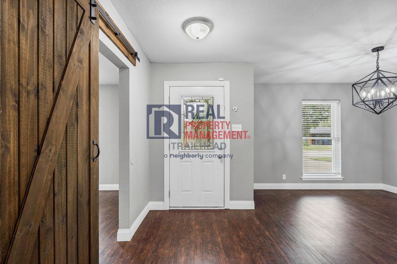 6264 Jennie Dr - Photo 4 of 23