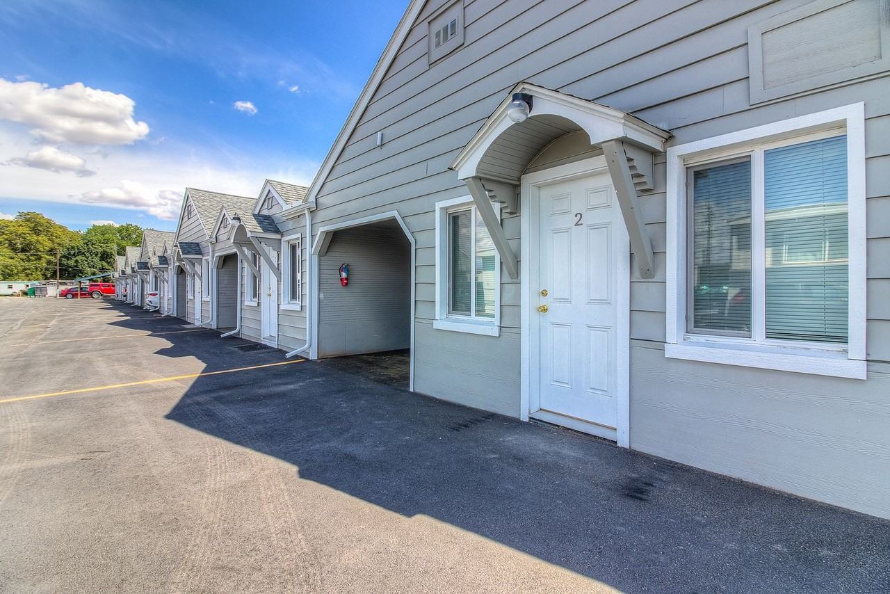 Pioneer Motel - Photo 2 of 28