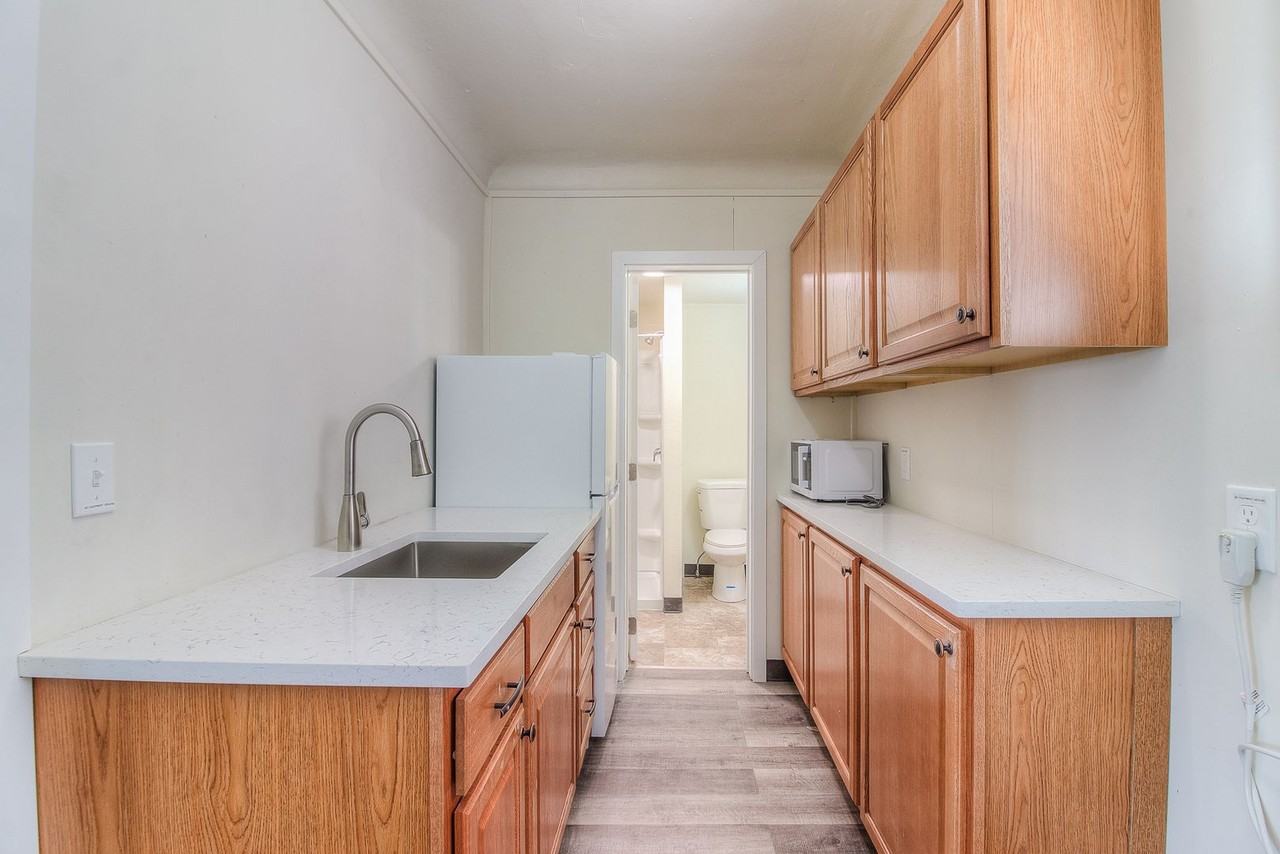 Pioneer Motel - Photo 4 of 9