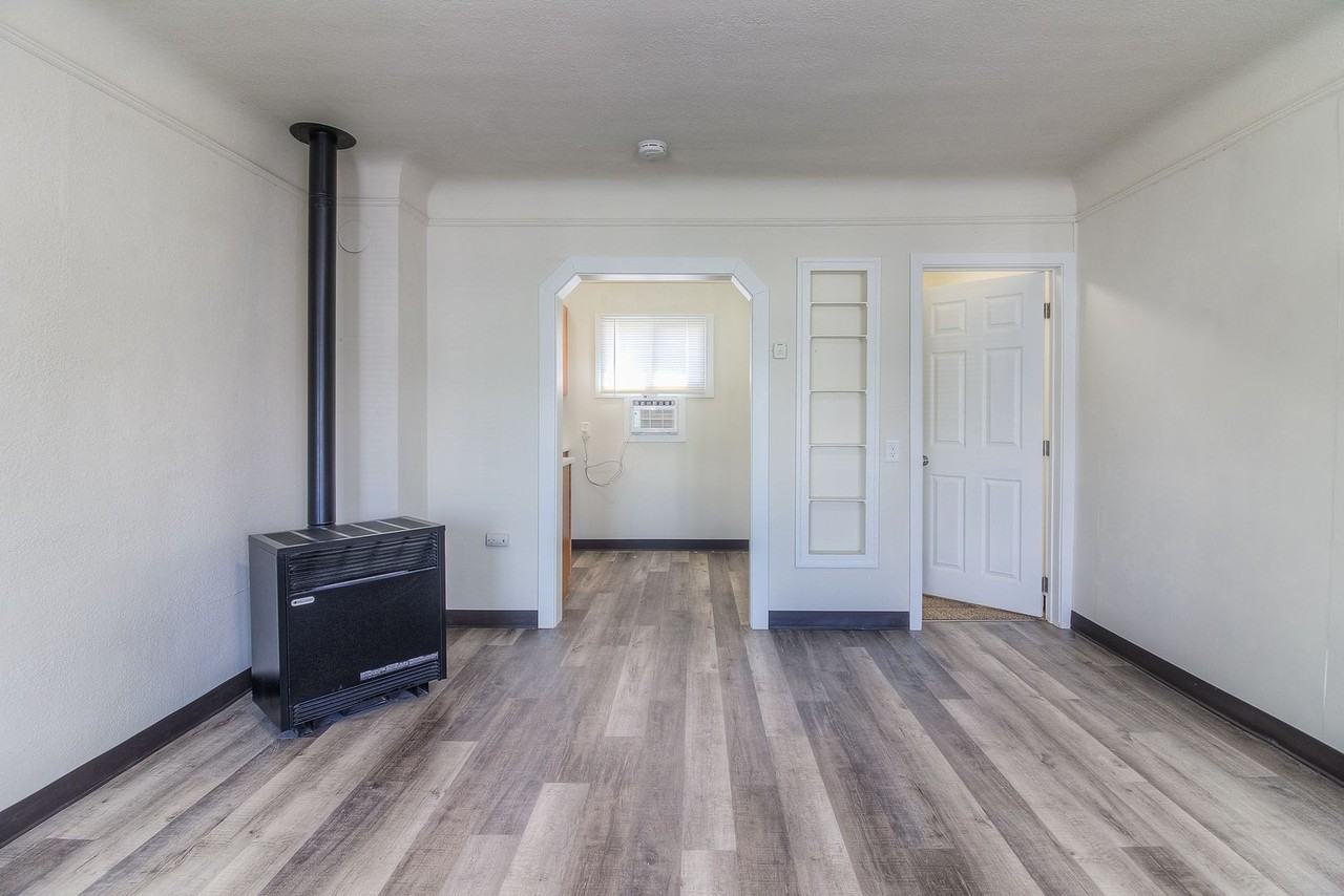 Pioneer Motel - Photo 3 of 28