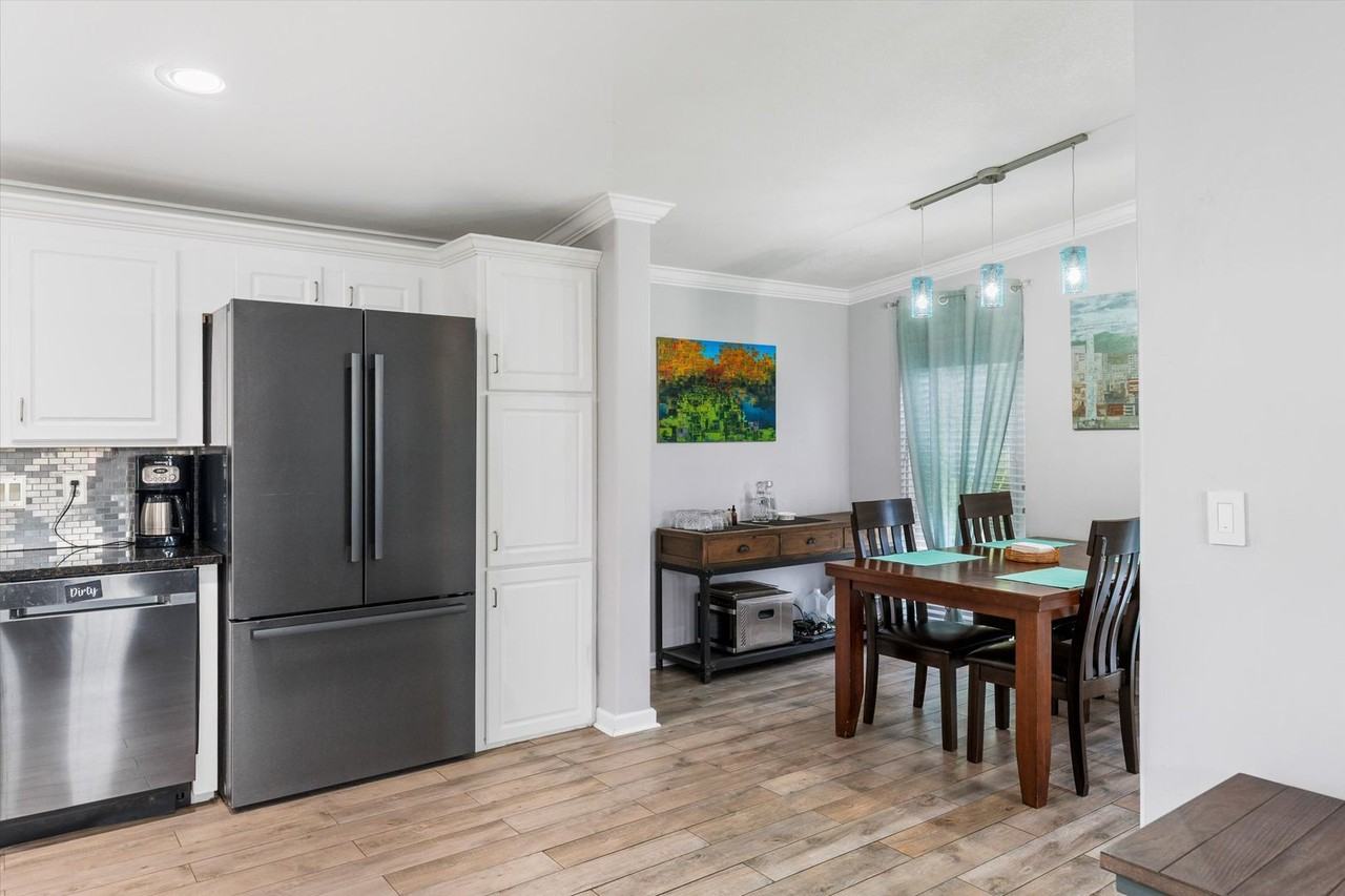 10 Riviera Dr - Photo 3 of 34