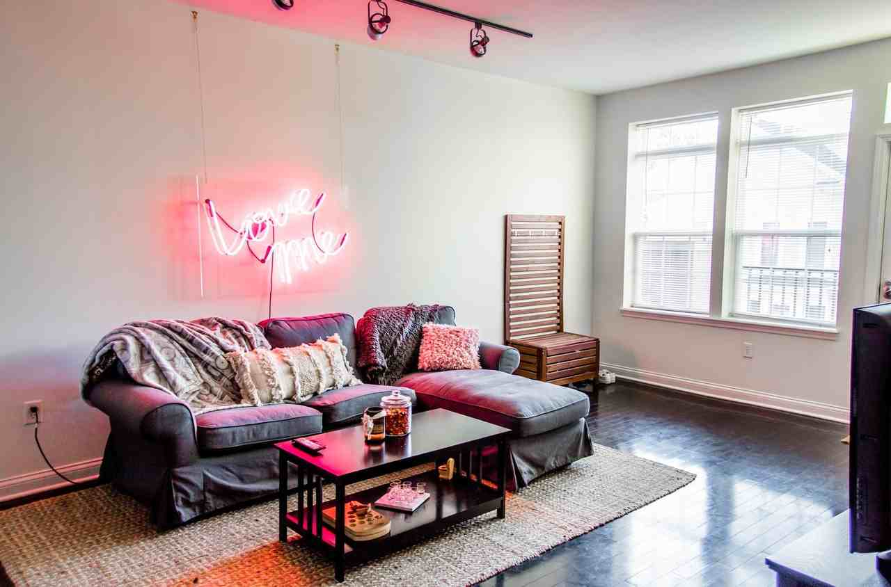 501 N Walnut - Photo 3 of 8