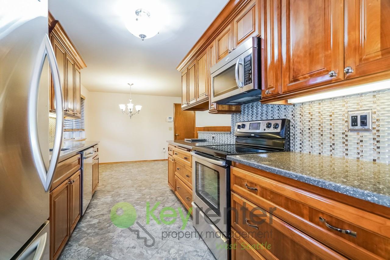 5440 16th Ave Sw - Photo 3 of 21