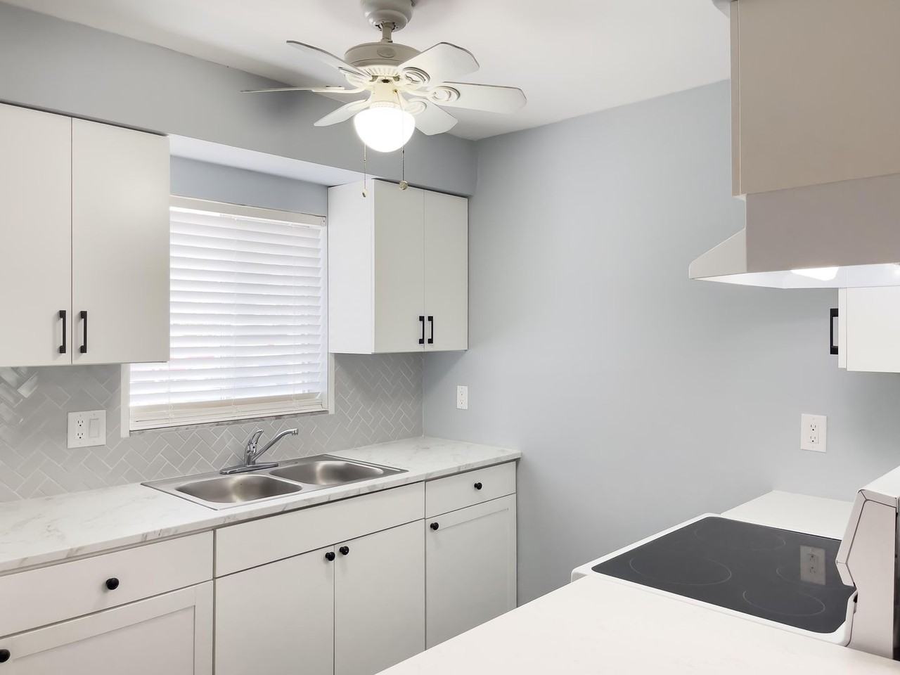 2708 Hidden Lake Blvd - Photo 5 of 14