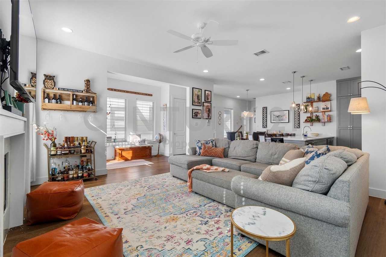 2312 Scenic Bluff Dr - Photo 2 of 11