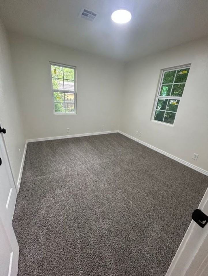 4301 N Wall St - Photo 3 of 6
