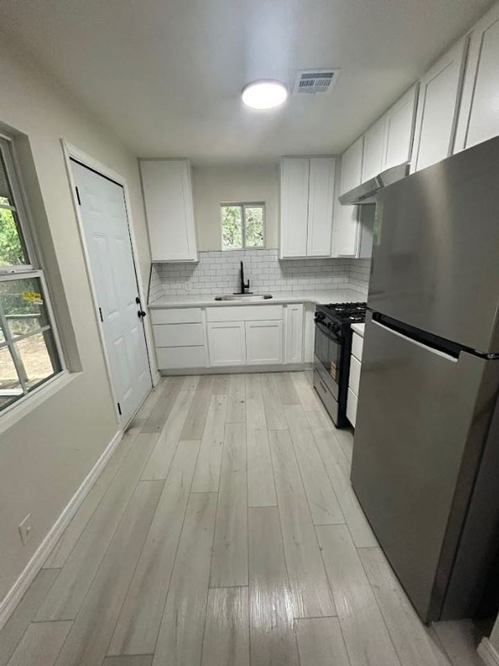 4301 N Wall St - Photo 4 of 6