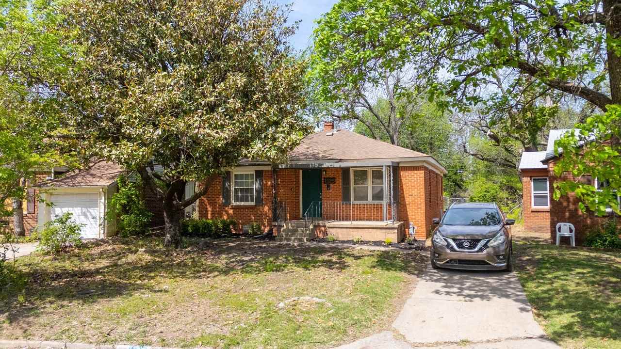 1125 Bellevidere Dr - Photo 2 of 15