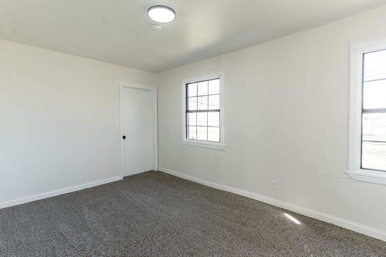 4309 Se 40th St - Photo 6 of 17